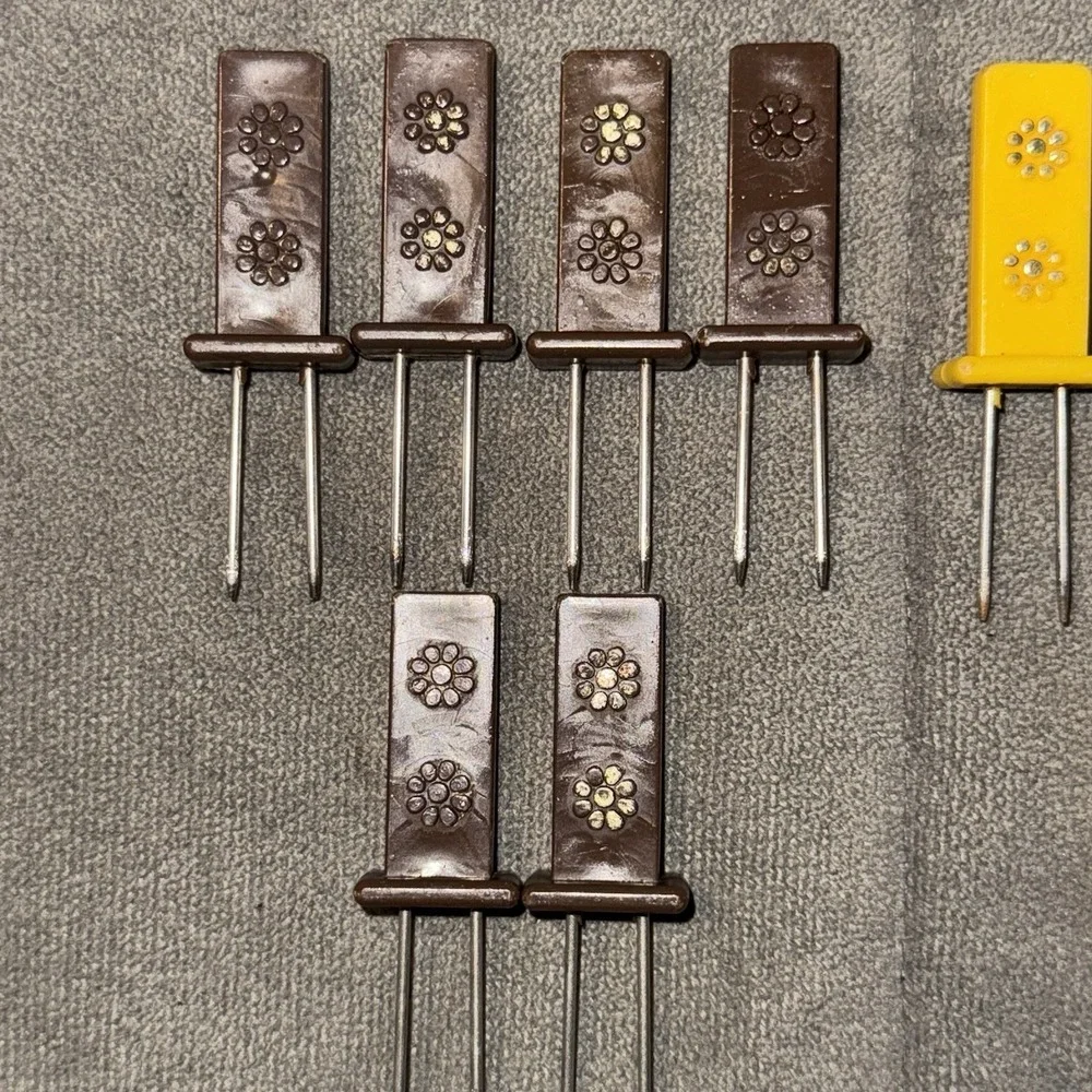 Vintage Travco Brown Yellow‎ Daisy Corn on the Cob Holders - 6 sets